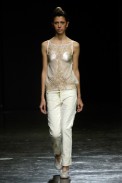 desfiles-mareunitschke-saopauloverao2006rtw-128