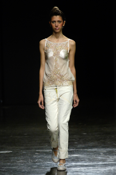desfiles-mareunitschke-saopauloverao2006rtw-128