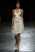 desfiles-mareunitschke-saopauloverao2006rtw-131