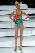 desfiles-neon-saopauloverao2006rtw-102