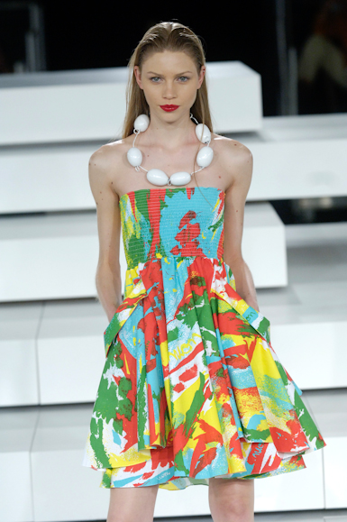 desfiles-neon-saopauloverao2006rtw-104