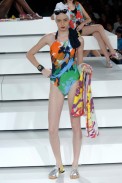 desfiles-neon-saopauloverao2006rtw-115