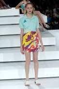 desfiles-neon-saopauloverao2006rtw-117