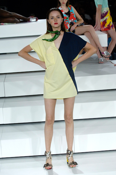 desfiles-neon-saopauloverao2006rtw-121