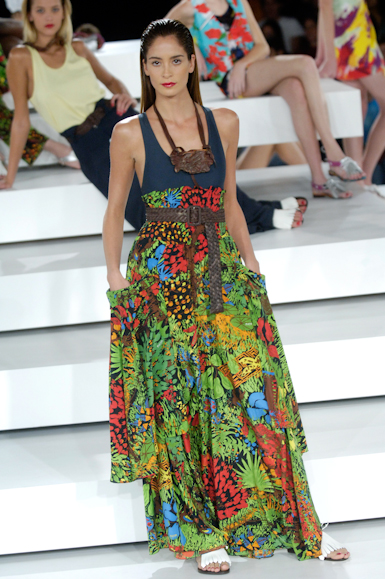 desfiles-neon-saopauloverao2006rtw-131