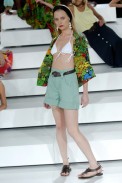 desfiles-neon-saopauloverao2006rtw-132