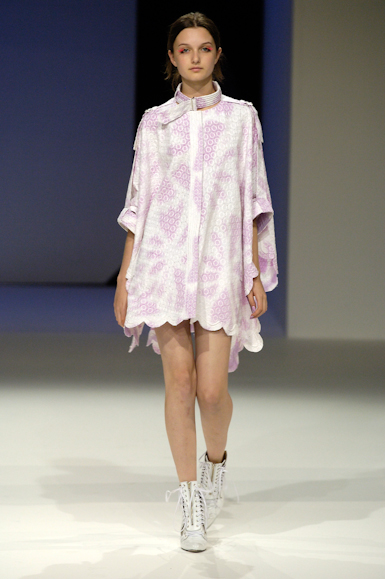 desfiles-reinaldolourenco-saopauloverao2006rtw-107