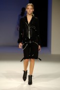desfiles-reinaldolourenco-saopauloverao2006rtw-114
