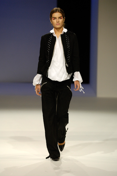 desfiles-reinaldolourenco-saopauloverao2006rtw-115
