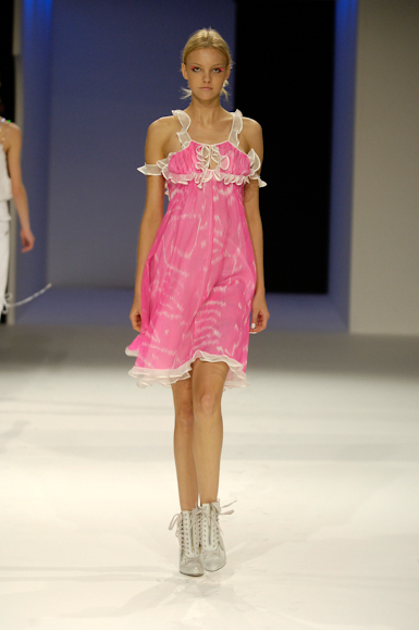desfiles-reinaldolourenco-saopauloverao2006rtw-124