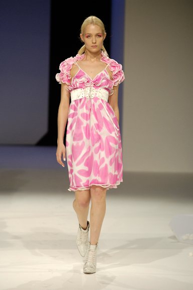 desfiles-reinaldolourenco-saopauloverao2006rtw-125