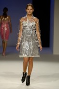 desfiles-reinaldolourenco-saopauloverao2006rtw-133
