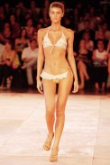 desfiles-rosacha-saopauloverao2006rtw-101