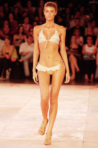 desfiles-rosacha-saopauloverao2006rtw-101