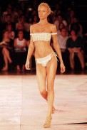 desfiles-rosacha-saopauloverao2006rtw-103