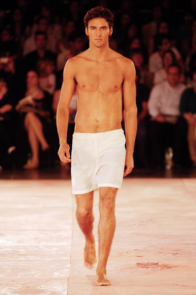 desfiles-rosacha-saopauloverao2006rtw-105