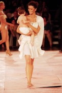 desfiles-rosacha-saopauloverao2006rtw-106