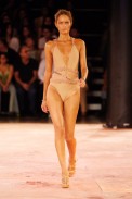 desfiles-rosacha-saopauloverao2006rtw-115