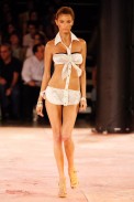 desfiles-rosacha-saopauloverao2006rtw-117