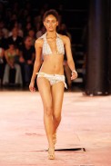 desfiles-rosacha-saopauloverao2006rtw-119