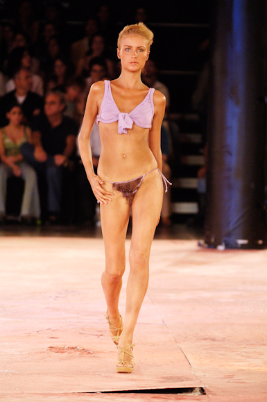 desfiles-rosacha-saopauloverao2006rtw-121