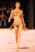 desfiles-rosacha-saopauloverao2006rtw-122