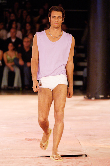 desfiles-rosacha-saopauloverao2006rtw-123