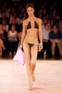 desfiles-rosacha-saopauloverao2006rtw-128