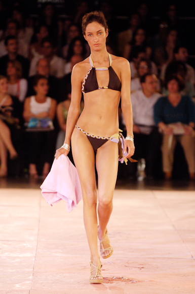 desfiles-rosacha-saopauloverao2006rtw-128