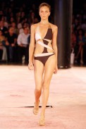 desfiles-rosacha-saopauloverao2006rtw-129