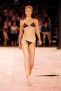 desfiles-rosacha-saopauloverao2006rtw-130