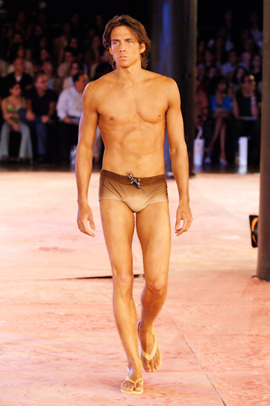 desfiles-rosacha-saopauloverao2006rtw-132