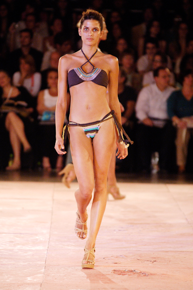 desfiles-rosacha-saopauloverao2006rtw-133