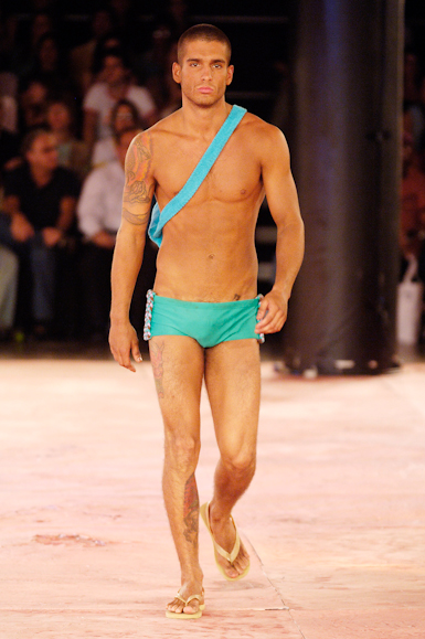desfiles-rosacha-saopauloverao2006rtw-134
