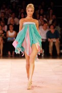 desfiles-rosacha-saopauloverao2006rtw-136