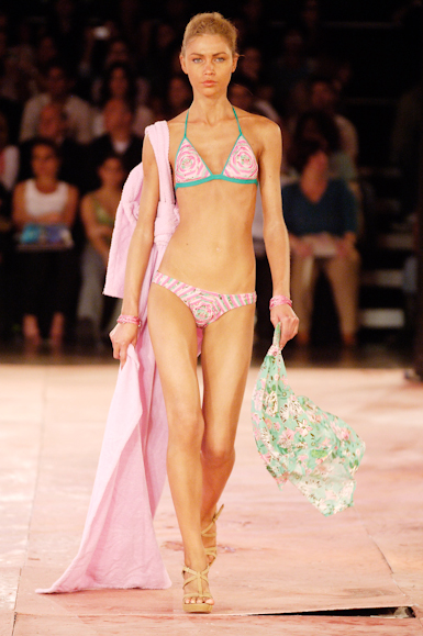 desfiles-rosacha-saopauloverao2006rtw-137
