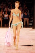 desfiles-rosacha-saopauloverao2006rtw-138