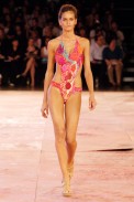 desfiles-rosacha-saopauloverao2006rtw-142