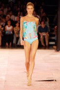 desfiles-rosacha-saopauloverao2006rtw-145