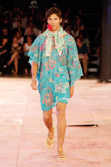 desfiles-rosacha-saopauloverao2006rtw-146