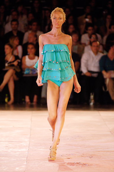 desfiles-rosacha-saopauloverao2006rtw-148