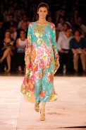 desfiles-rosacha-saopauloverao2006rtw-152