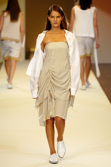 desfiles-uma-saopauloverao2006rtw-102