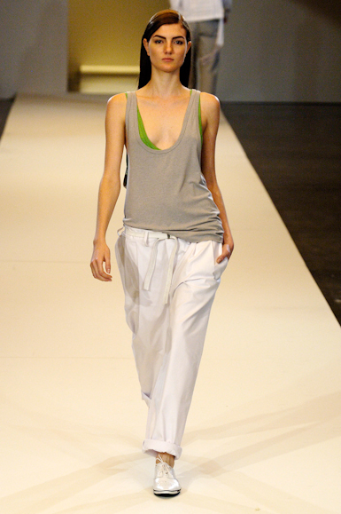 desfiles-uma-saopauloverao2006rtw-109