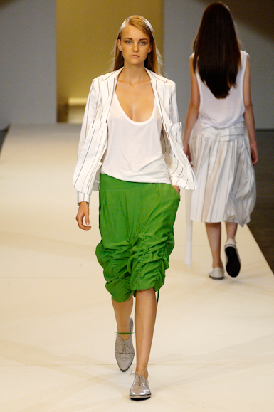 desfiles-uma-saopauloverao2006rtw-115