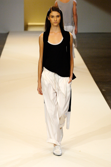 desfiles-uma-saopauloverao2006rtw-117