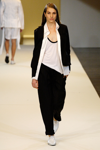 desfiles-uma-saopauloverao2006rtw-123
