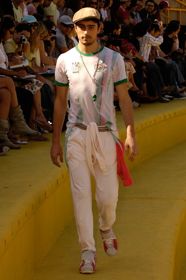desfiles-vrom-saopauloverao2006rtw-118