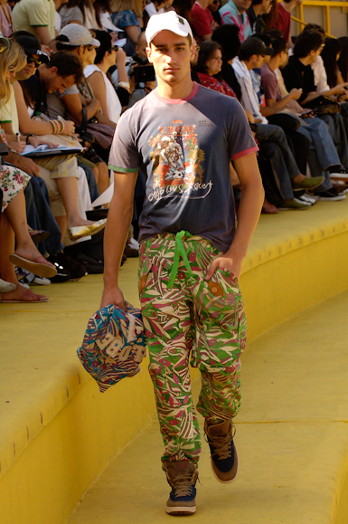 desfiles-vrom-saopauloverao2006rtw-124