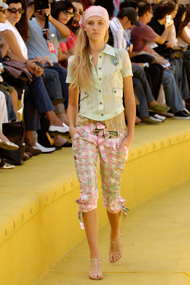 desfiles-vrom-saopauloverao2006rtw-139